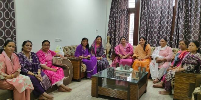 शिवपुरी में महिला समन्वमय एवं मातृ शक्ति द्वारा कावंड यात्रा की तैयारीयो को लेकर बैठक सम्पन्न।