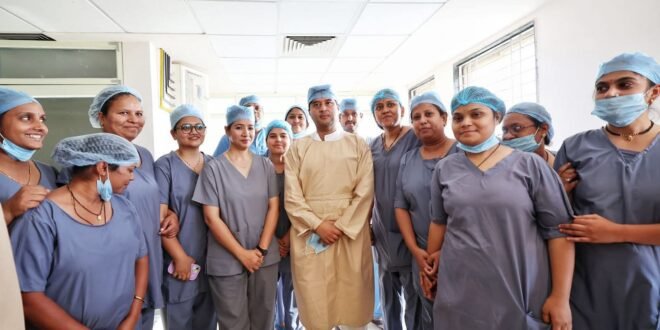 स्वास्थ्य शिविर में पहली बार रोबोटिक सर्जरी, केंद्रीय मंत्री ज्योतिरादित्य सिंधिया ने देखा ऑपरेशन 