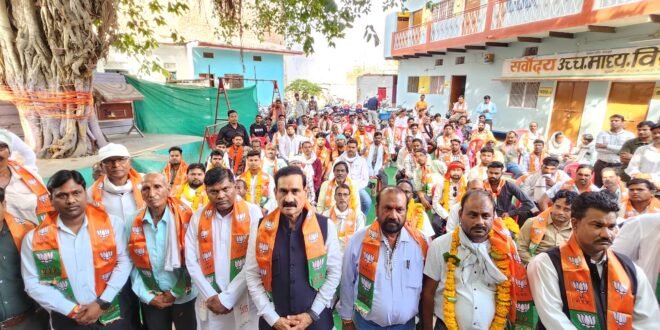 दतिया में कुशवाहा समाज का सम्मेलन: पूर्व गृहमंत्री डॉ. नरोत्तम मिश्रा की मौजूदगी में कुशवाहा समाज ने लिया भाजपा को पूर्ण समर्थन देने का संकल्प*