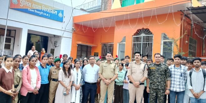 राष्ट्रीय एकता दिवस के उपलक्ष्य मे छात्रों ने समझा पुलिस का कामकाज, एसएमएस पीजी कॉलेज के विद्यार्थियों ने किया फिजिकल थाना का भ्रमण।